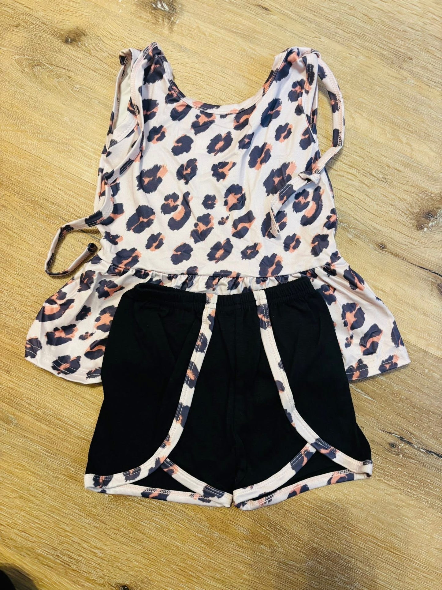 On Hand Leopard Set